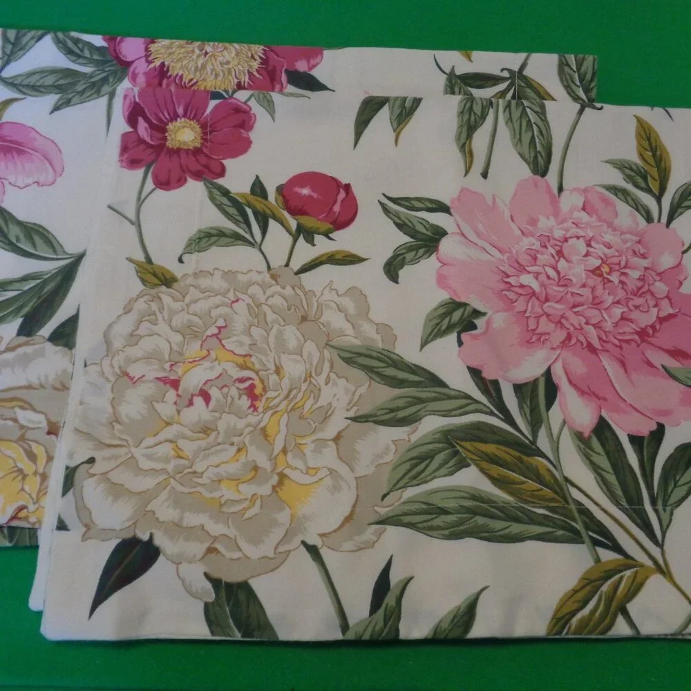 VINTAGE STYLED FLORALS BEAUTIFUL PINK FLOWERS SET OF PILLOW CASES LOT